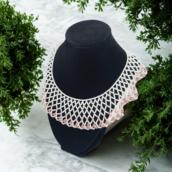 Elegant White and Pink Beaded Necklace - Picture 2 of 8